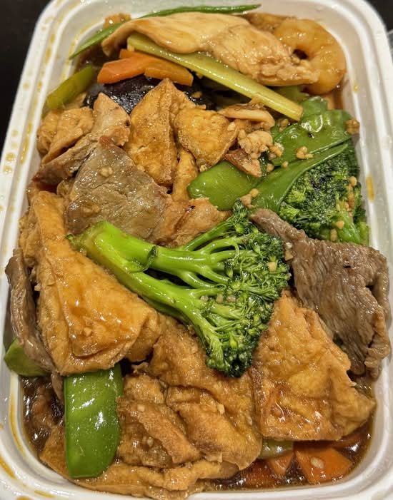 Braised Bean Curd with Assorted Meat八珍扒豆腐